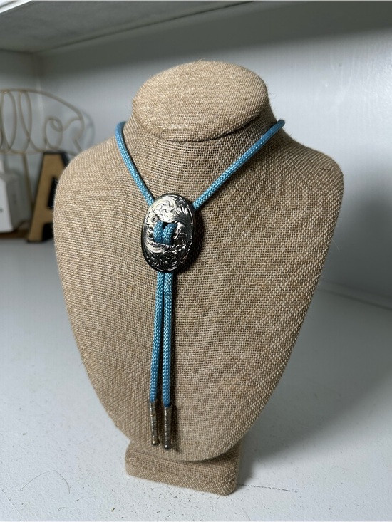 Jewelry - **SOLD**Vintage Western Bolo Tie 17” Blue Braided Cord Silver Tone Engraved
